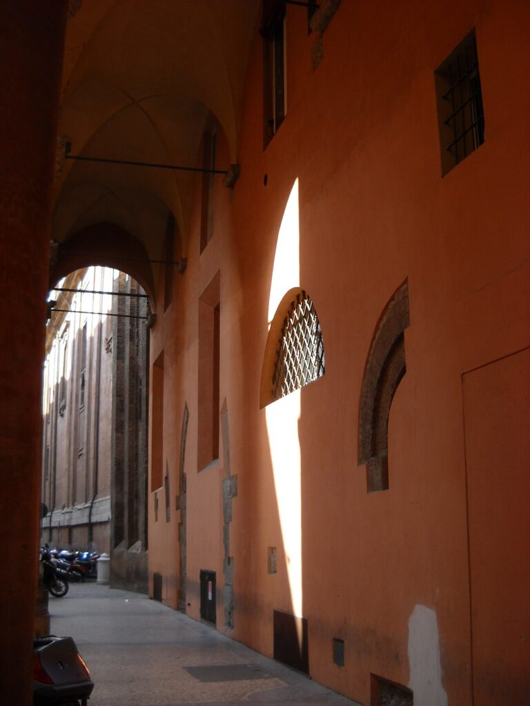 اٹلی اسٹڈی ویزا: سستی فیس، DSU اسکالرشپ اور پڑھائی کے بعد رکنے کا راستہ