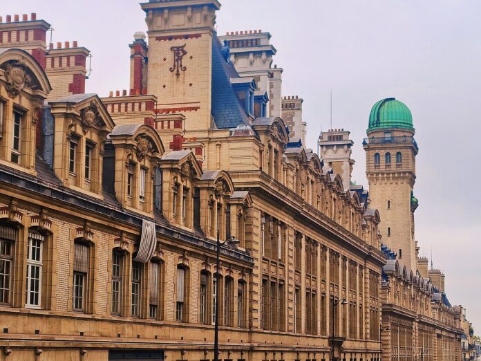 فرانس میں سستی تعلیم: Campus France، اصل فیس اور CROUS رہائش